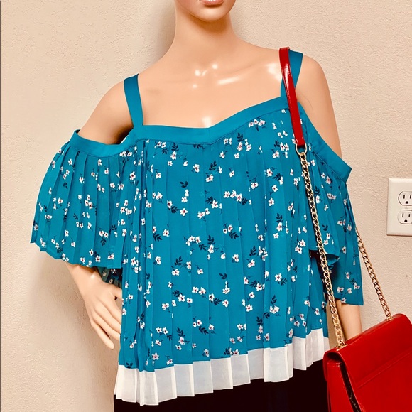 NWOT. Lane Bryant Pleated Top - Picture 2 of 3